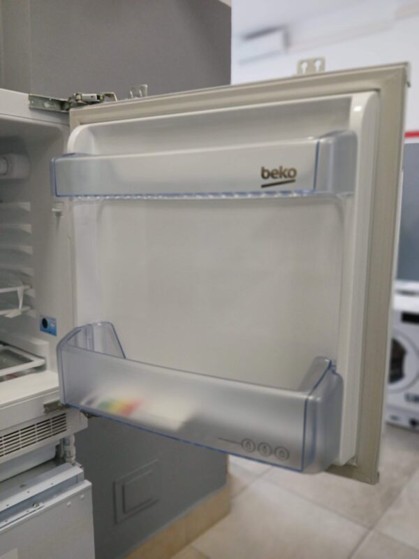 Beko-Frigorifero-Sottotavolo-BU1103N-Bianco-ripiani