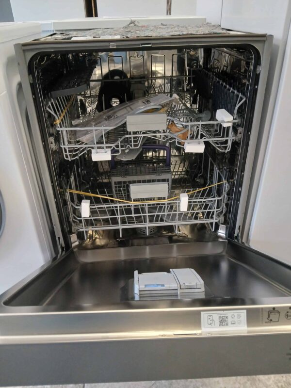 Beko-Lavastoviglie-BDUN15O30X-14-coperti-acciaio-inox-interno