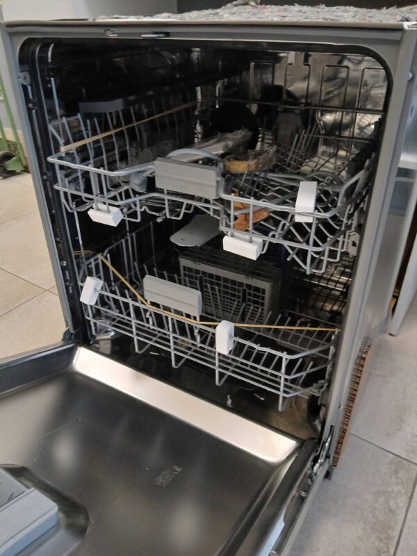 Beko-Lavastoviglie-BDUN15O30X-14-coperti-acciaio-inox-ripiani
