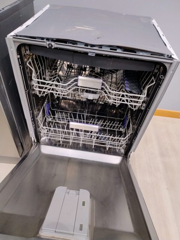Beko-Lavastoviglie-incasso-DIN59530AD-ricondizionata-interno