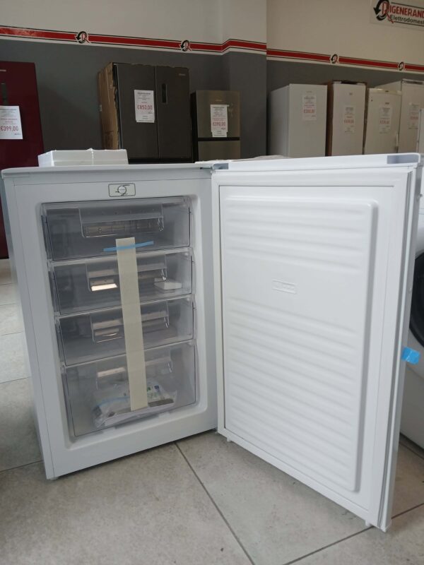 Candy-Congelatore-CCTUS544WHN-4-Ripiani-Bianco-interno