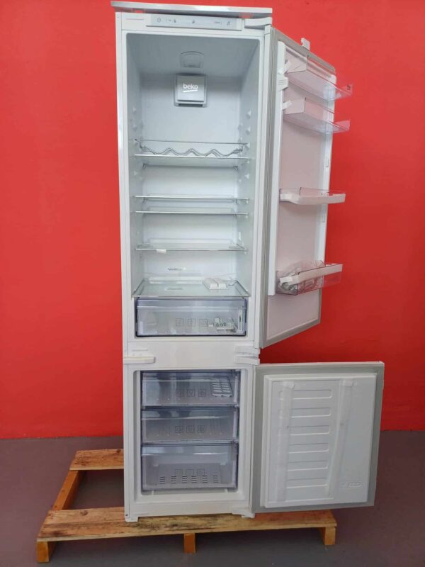 Beko-Frigorifero-Incasso-Statico-BCSA306E4SFN-Nuovo-Seconda-Scelta-ripiani