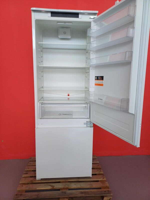 Indesit-Frigorifero-Incasso-Combinato-IND401-Ricondizionato-ripiani