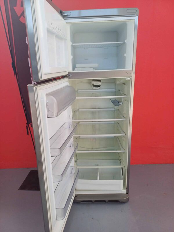Ariston-Frigorifero-DF01X-Doppia-Porta-307-Litri-Ricondizionato-ripiani