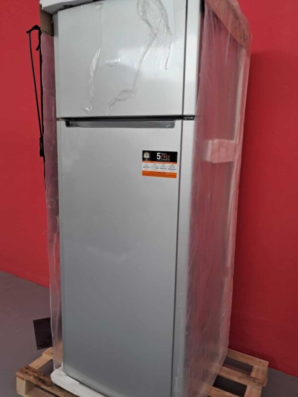 Hotpoint-Frigorifero-Combinato-ENTM182A0VW1-332-Litri-Nuovo-lato