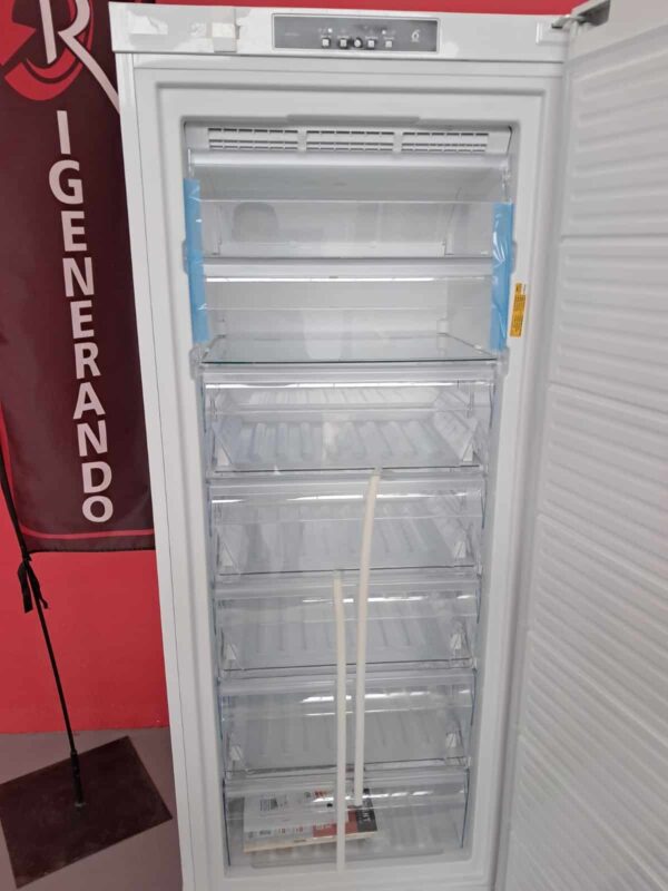 Whirlpool-Congelatore-Verticale-WVA31612NFW2-303-Litri-Nuovo-Seconda-Scelta-ripiani