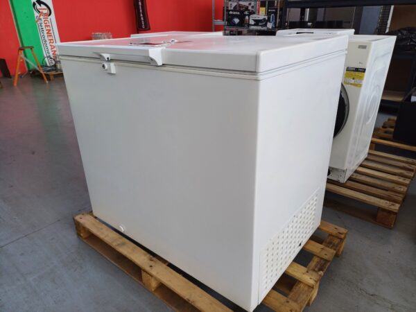 Hotpoint-Congelatore-CS2A-250-H-FA-a-Pozzetto-252-Litri-Ricondizionato-lato